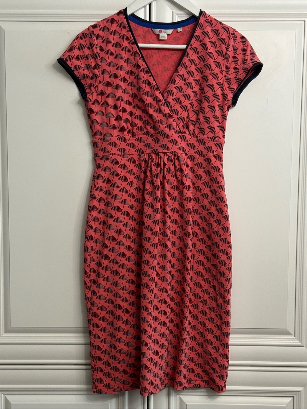 Boden Size 6 Coral Pink Faux Wrap Midi Dress Navy Umbrella Print Cap Sleeves